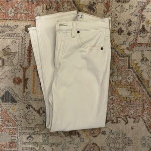 Abercrombie Ankle Straight Ultra High Rise Curve Love 26/2 Short White Jeans
